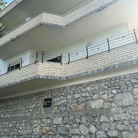 Tranquil Lakehouse * Shkodër