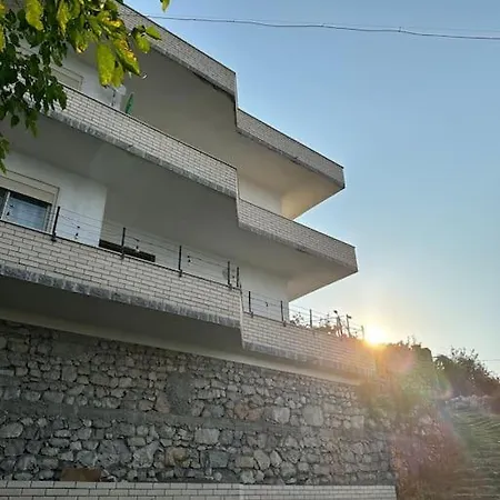 Tranquil Lakehouse 别墅 *