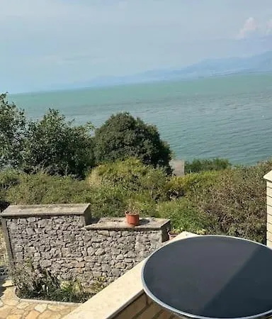 Tranquil Lakehouse * Shkodër