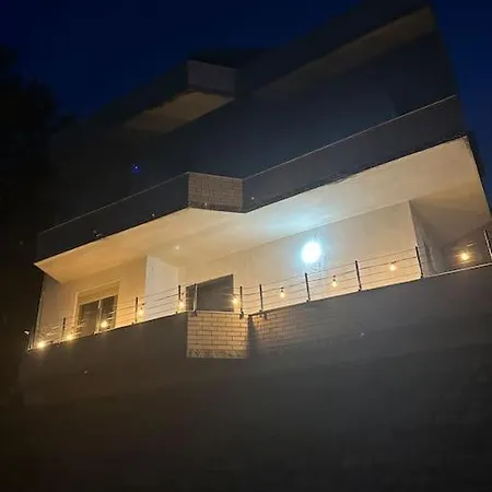 Villa Tranquil Lakehouse *