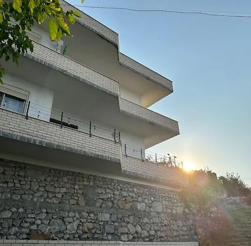 Tranquil Lakehouse 别墅 *