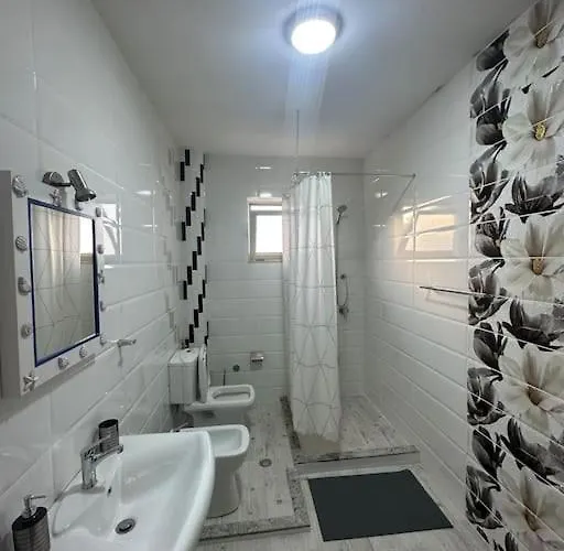 Tranquil Lakehouse *