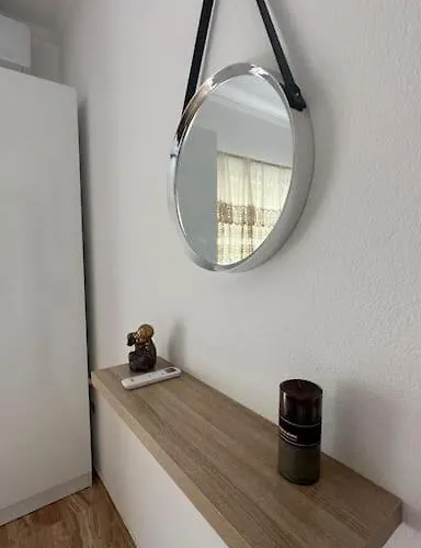 Tranquil Lakehouse 别墅