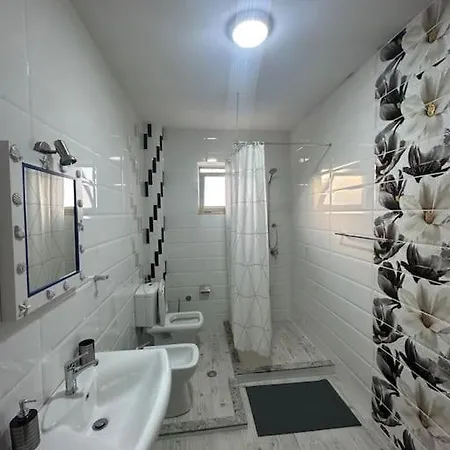 Tranquil Lakehouse *